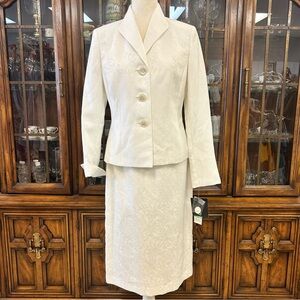 NEW W/ Tags Le Suit Cotton Blend Skirt Suit